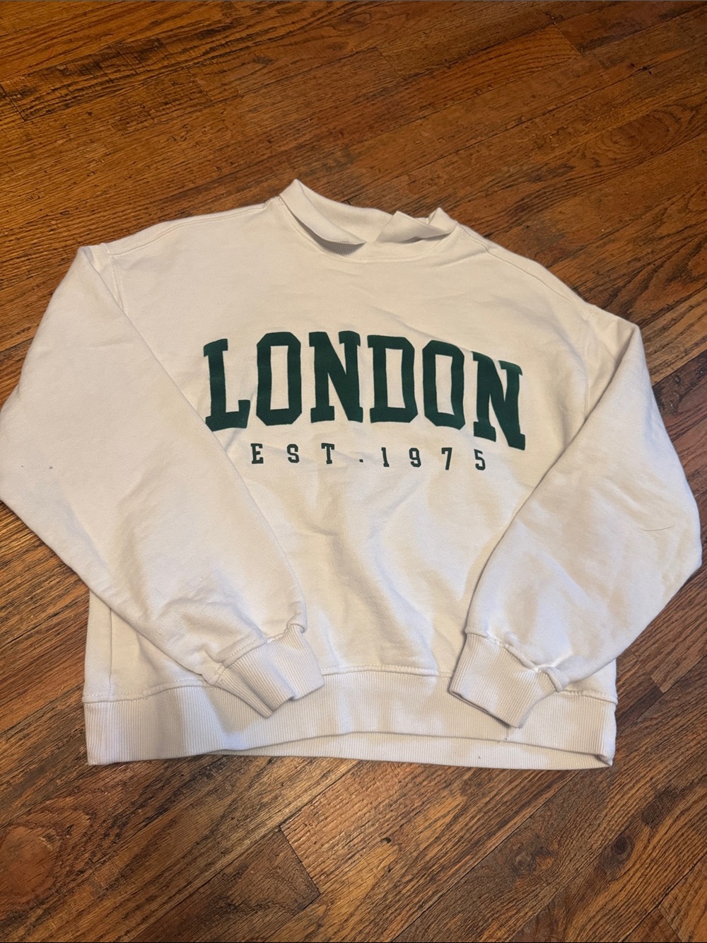 Zara White Crewneck with Dark Green London Graphic